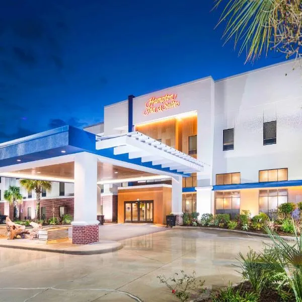 新伊比利亚汉普顿酒店及套房，位于新伊比利亚的酒店
