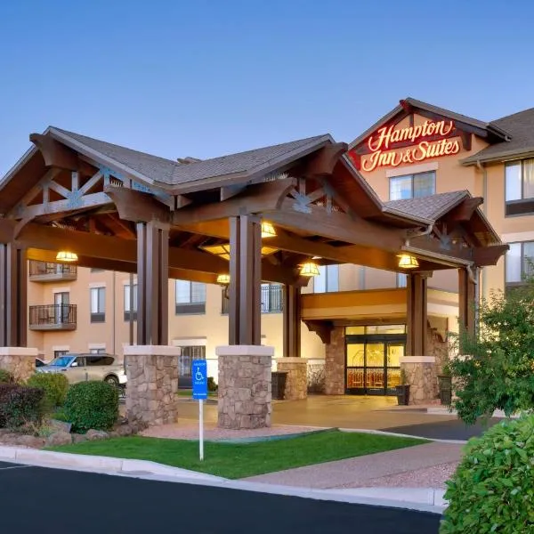 肖洛市派恩托普汉普顿套房酒店，位于White Mountain Lakes Estates的酒店