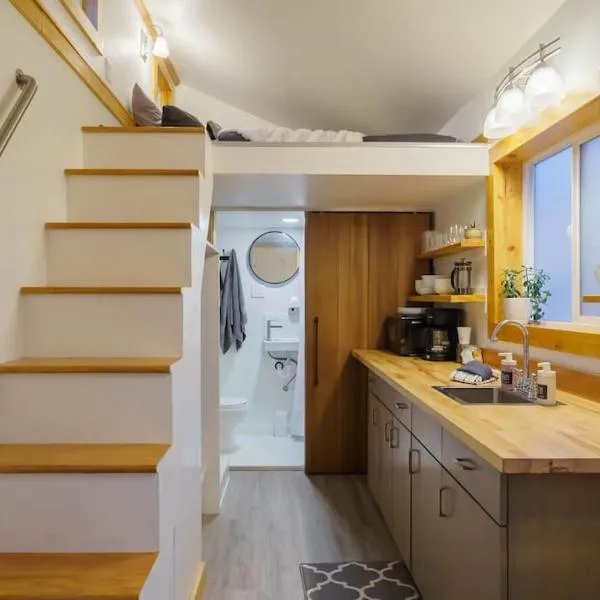 #StayInMyDistrict Overlook Backyard Tiny Suite，位于波特兰的酒店