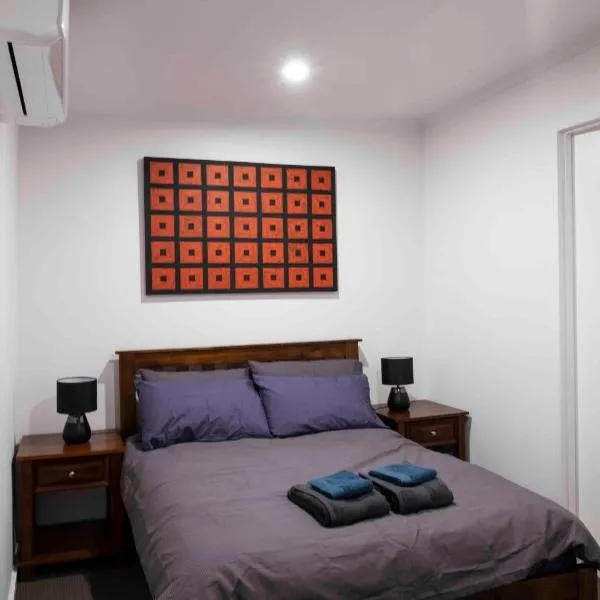4 Bedrooms, 2 Bathrooms in Alice Springs，位于艾利斯斯普林斯的酒店