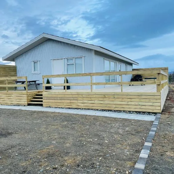 Stylish cottage with hot tub，位于胡萨费尔的酒店