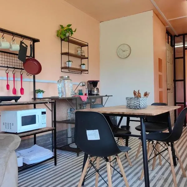 Casa contenedor Finca la laguna，位于科尔多瓦的酒店