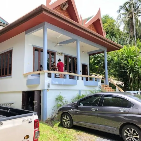 1 bedroom Villa on Ao Yon beach with sea views，位于普吉镇的酒店
