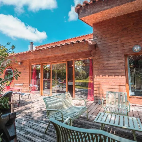 耐图内伍德旅馆，位于Arzens的酒店