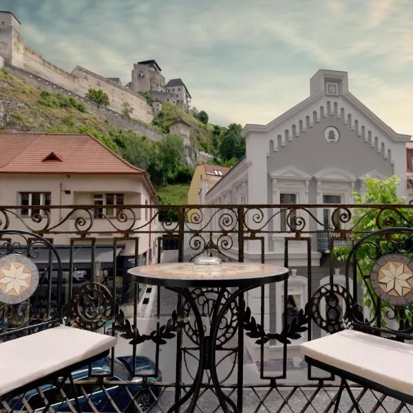 Apartmán s balkónom，位于特伦钦的酒店