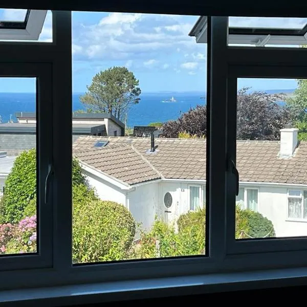 Godrevy Lighthouse View, Carbis Bay, St Ives, free parking near beach，位于卡比斯贝的酒店