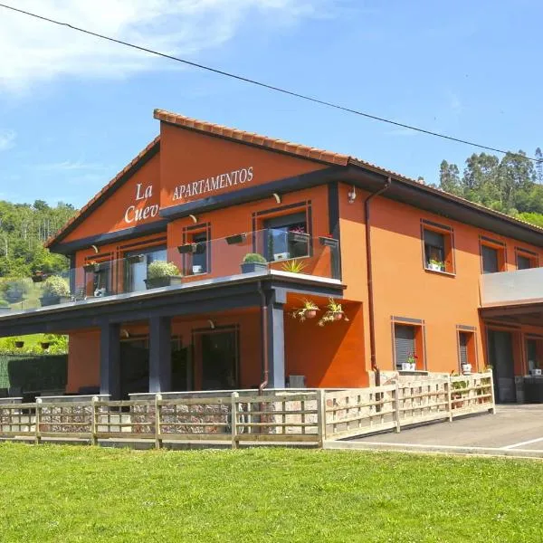 Apartamentos La Cueva - Onis，位于Avín的酒店