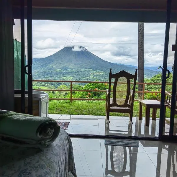 Encanto Arenal lodge，位于纽沃阿雷纳尔的酒店