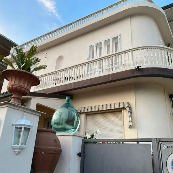 Al Mare 54 Luxury Guest House，位于利多迪卡马约雷的酒店