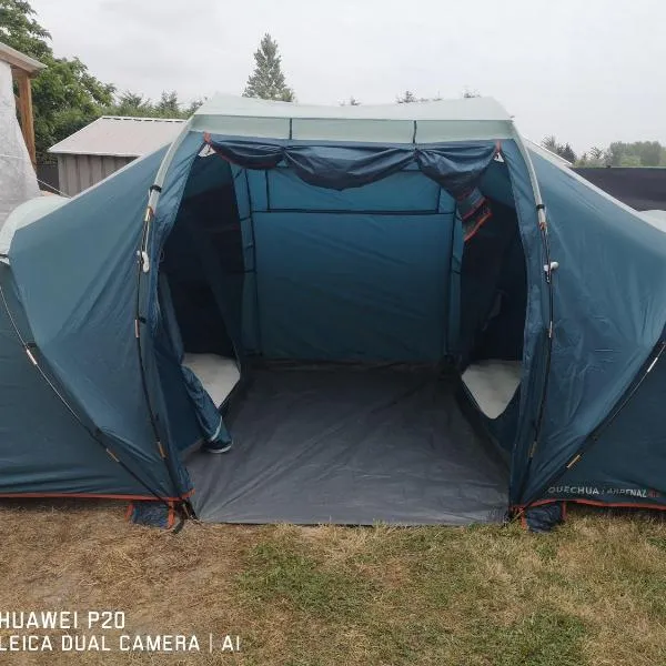 tente pour 4 personnes，位于Saint-Urbain的酒店