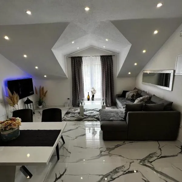 Luxury Apartment Megy，位于奥托查茨的酒店