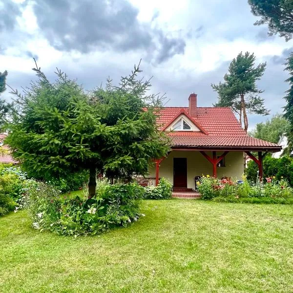 Fantastyczny domek 5-min od jeziora Łukcze，位于Ludwin的酒店