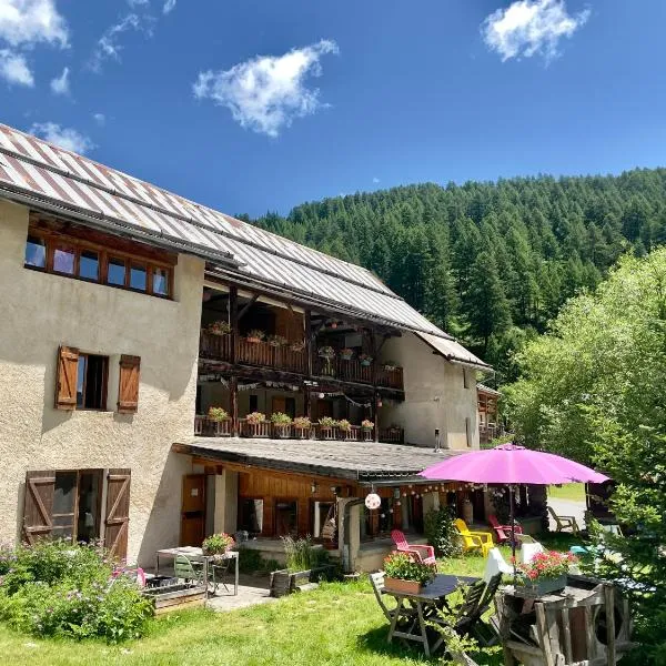 Le Chalet Viso Auberge gite，位于阿尔维厄的酒店