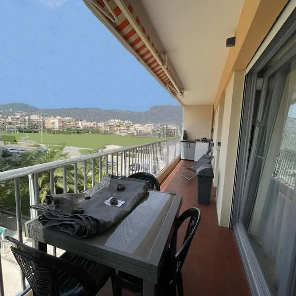 appartement cosy à 100m de la plage, CLIM, WIFI, piscine，位于勒拉旺杜的酒店