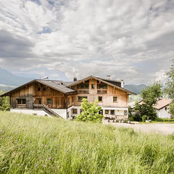 蒂罗尔旅馆，位于拉伊翁的酒店