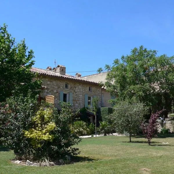 Gites au Château des Estubiers，位于Les Granges-Gontardes的酒店