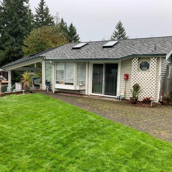 Lake Tapps Bungalow，位于Dieringer的酒店