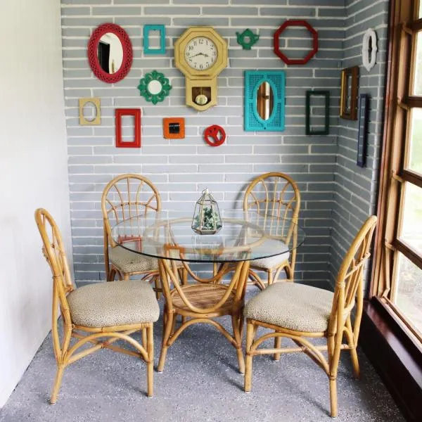 5 min from Weeki Wachee park- Fully Fenced 3 Bedroom House，位于春丘的酒店