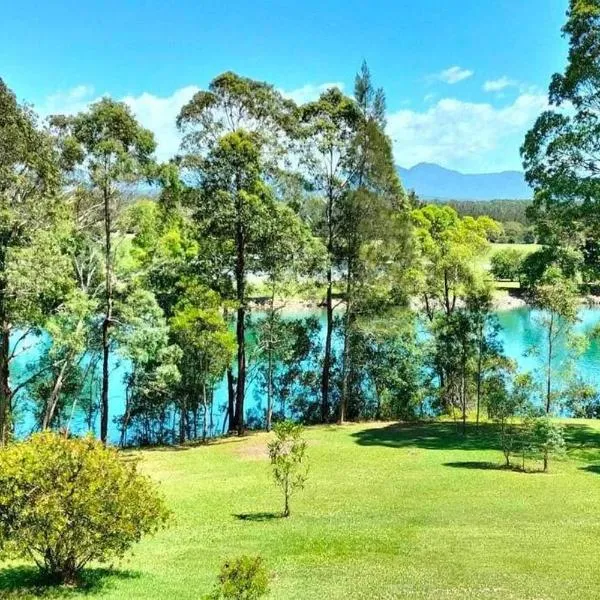 The Glade, peace among the trees on the river，位于Valla Beach的酒店