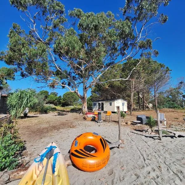Mobil-home on the beach，位于卢恰纳的酒店