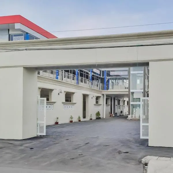 Urbanview Hotel MM Indramayu by RedDoorz，位于Indramayu的酒店