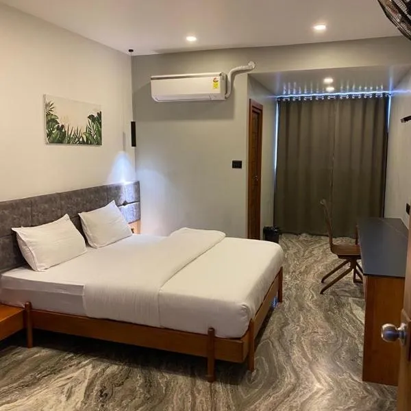 Luxe Inn，位于坎努尔的酒店