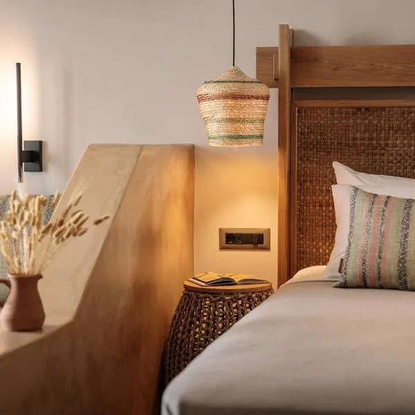 "Makava Suites" Your Luxe Urban Sanctuary，位于纳克索乔拉的酒店