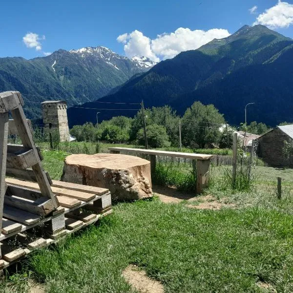 Lela's guesthause，位于Tsvirmi的酒店