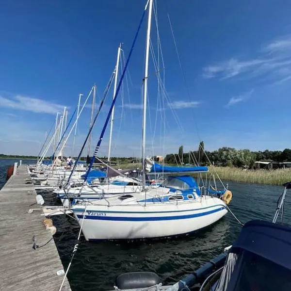 Haus Bernsteinsee mit Goitzsche-Schnuppersegeln，位于德绍的酒店