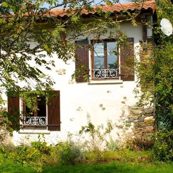 The Piggery, charming converted stone gite，位于Juillac的酒店