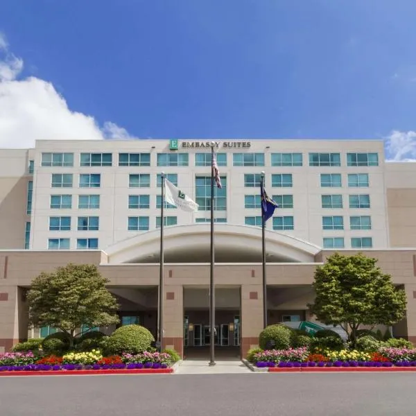 Embassy Suites by Hilton Portland Airport，位于Ellsworth的酒店