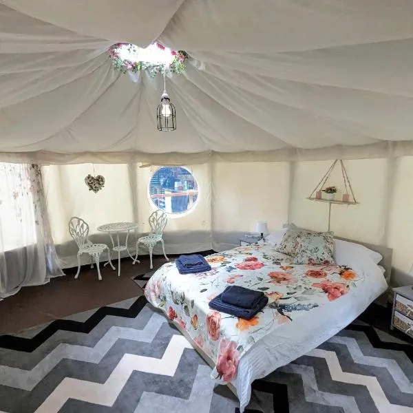 Luxury Glamping @Moulin des Forges，位于Moutier-Malcard的酒店
