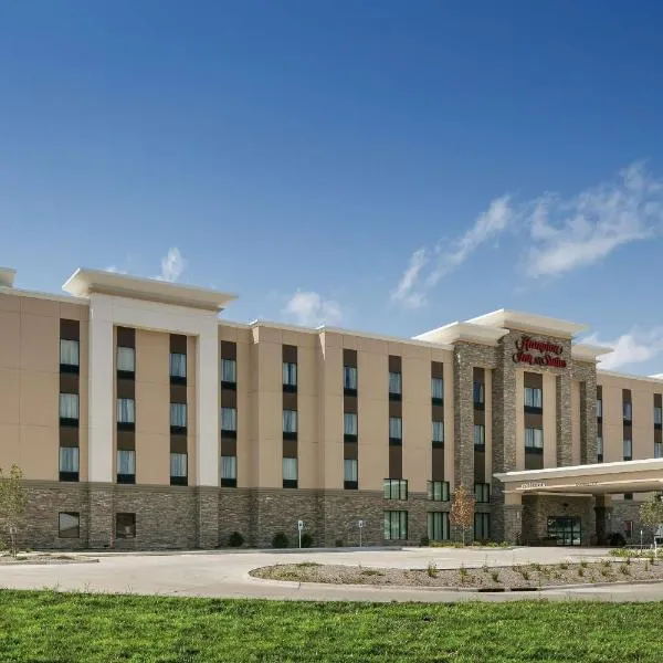 爱荷华州梅森城汉普顿酒店，位于克利尔莱克的酒店