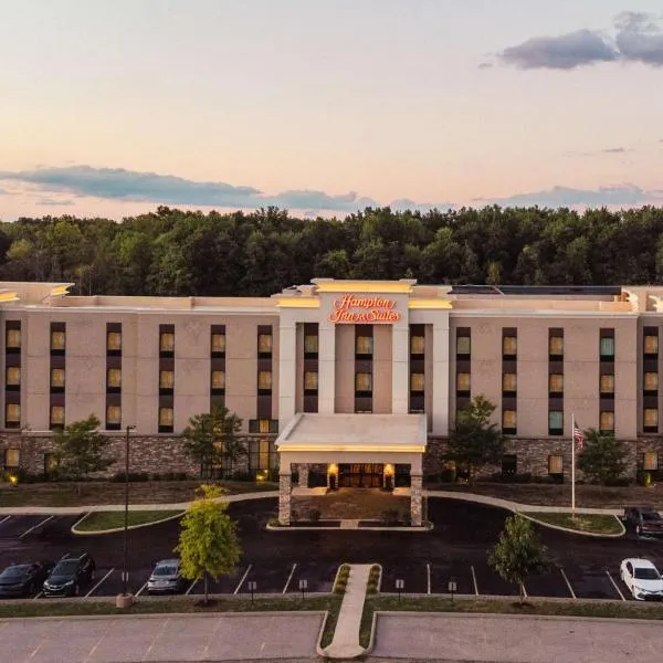 Hampton Inn & Suites Niles/Warren, OH，位于Girard的酒店