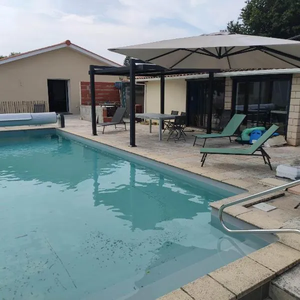 2 Maisons de 3 et 2 chambres avec grande piscine commune，位于拉特斯特德布赫的酒店