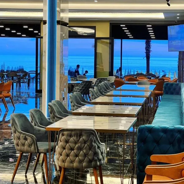 Hotel LEON - Beach Front，位于圣金的酒店
