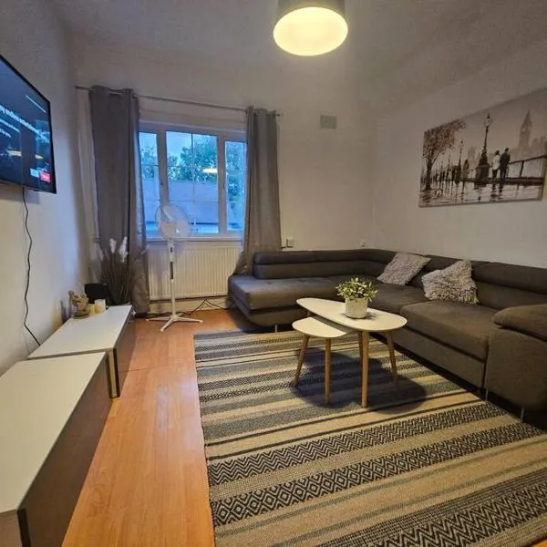 Stylish 2 Bed Apt - Harry Potter/ Leavesden Studios/Watford/Hemel Hempstead - Families/Professionals & Contractors Welcome - Serviced Accomodation，位于萨勒特的酒店