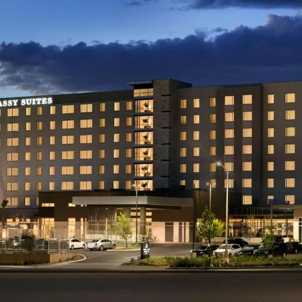 Embassy Suites By Hilton San Antonio Landmark，位于圣安东尼奥的酒店