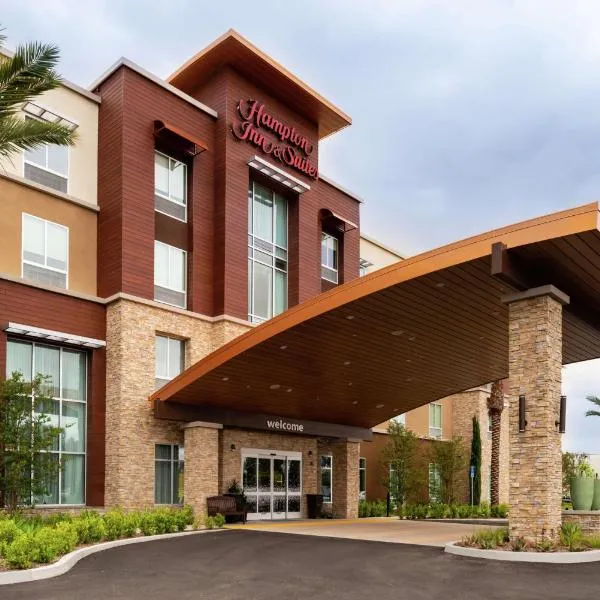 Hampton Inn & Suites Buena Park，位于博伟公园的酒店