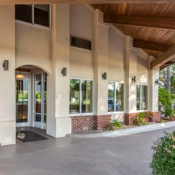 Spark By Hilton Wilmington Carolina Beach Rd，位于威尔明顿的酒店