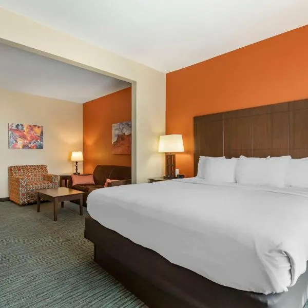 Best Western Plus Longhorn Inn & Suites，位于Luling的酒店