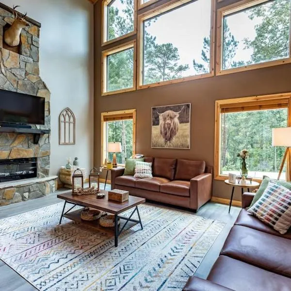 Cozy cabin in Ellijay, near Blue Ridge !，位于埃利杰的酒店