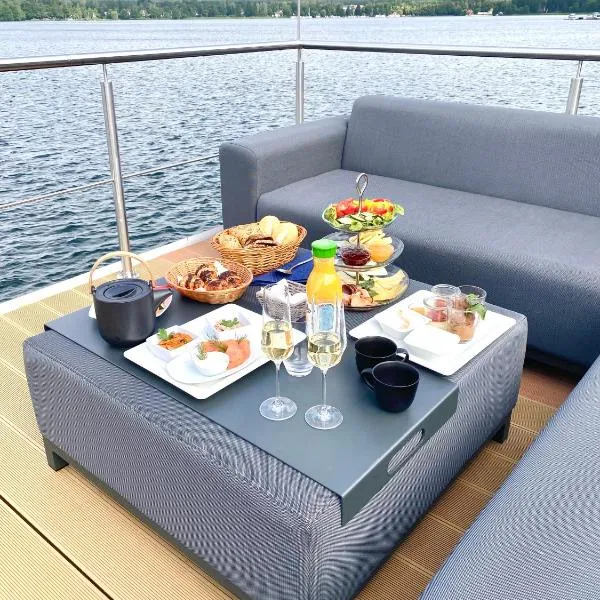 TraumZeitBoot Jutta auf dem Scharmützelsee Bad Saarow，位于巴特萨罗皮斯库夫的酒店