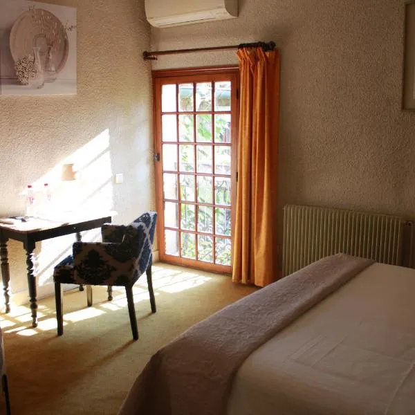 西番莲酒店，位于Nages-et-Solorgues的酒店