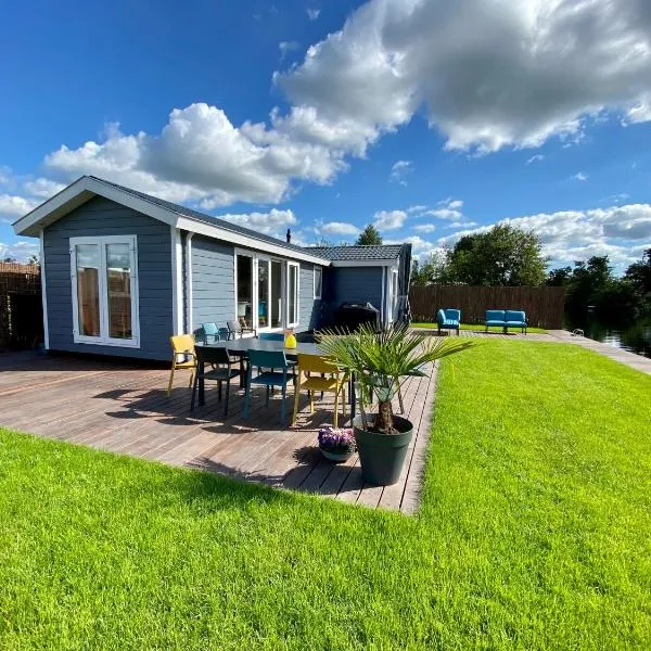 New - Waterfont Villa08 - Private Residence on a lake near Amsterdam，位于芬克芬的酒店