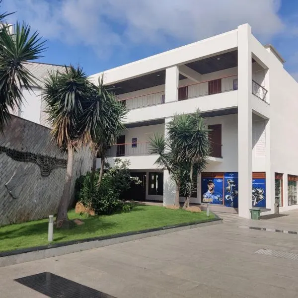 Clover Greens Golf Course and Resort，位于Sarjāpur的酒店
