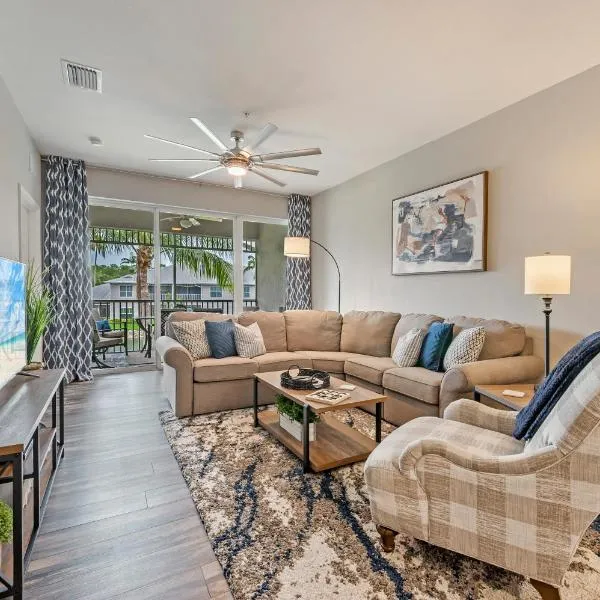 Golf Condo- Resort Pool- LakeView- 10mi to beaches，位于那不勒斯的酒店