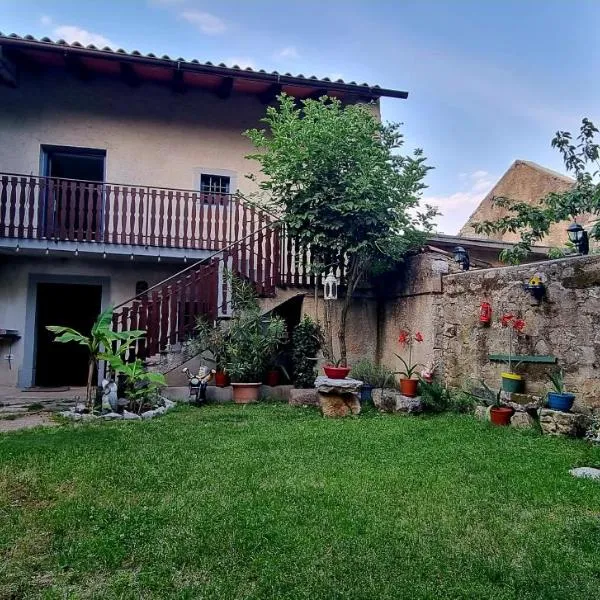 Apartma Aria&Karra，位于Komen的酒店