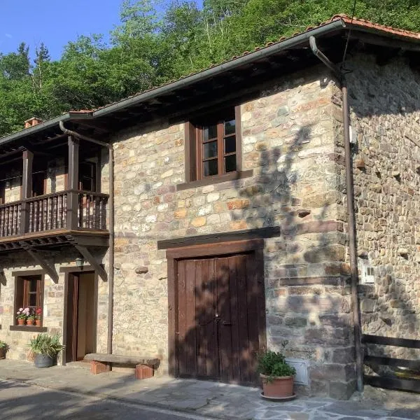 The living mountain - SAJA - CASONA RURAL，位于Saja的酒店