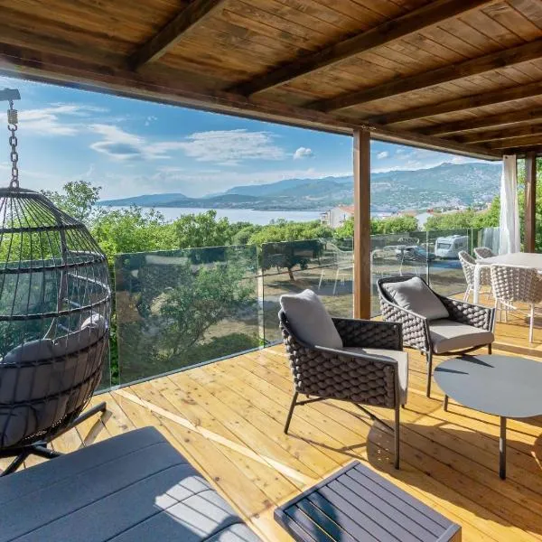 Mobile home Sparkle TT，位于克罗诺维察的酒店